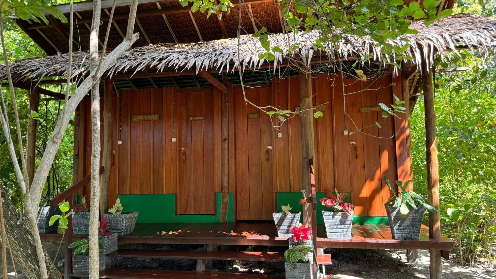 Nyande Raja Ampat Hotel Pulau Mansuar Екстериор снимка